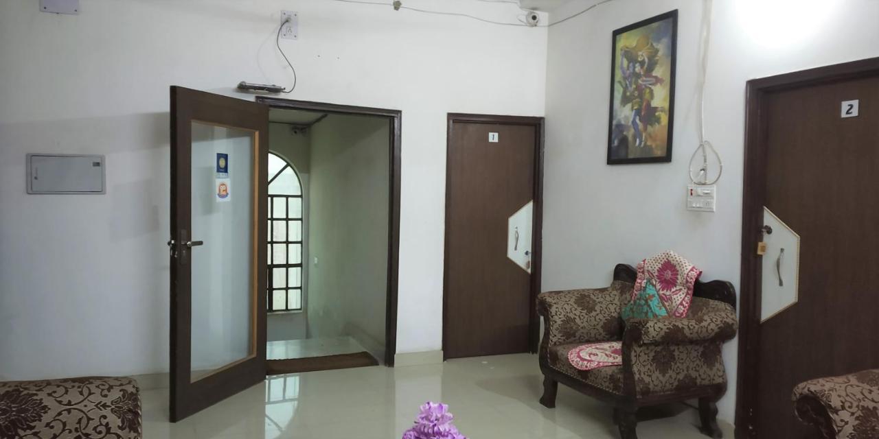 Varuna Palace-Fully Vaccinated Staff Varanasi Exterior photo