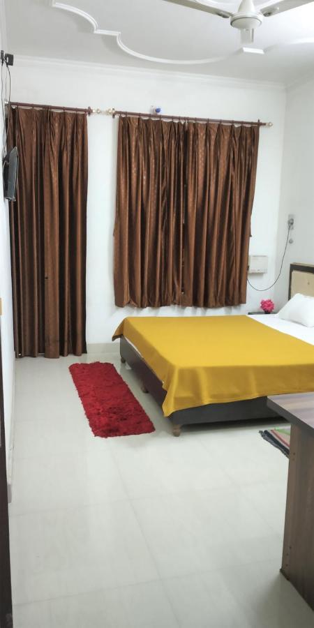Varuna Palace-Fully Vaccinated Staff Varanasi Exterior photo