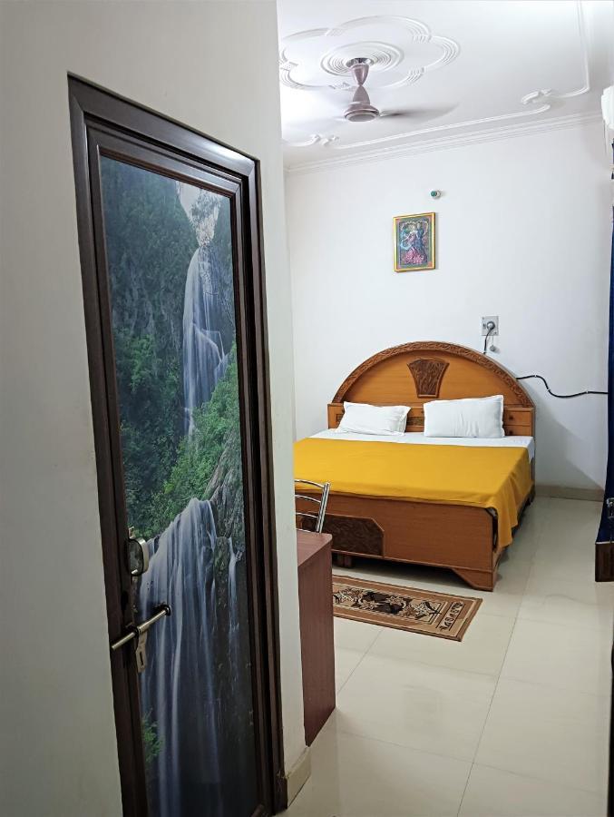 Varuna Palace-Fully Vaccinated Staff Varanasi Exterior photo