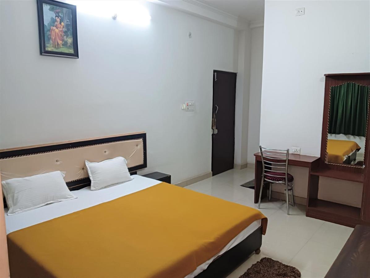Varuna Palace-Fully Vaccinated Staff Varanasi Exterior photo