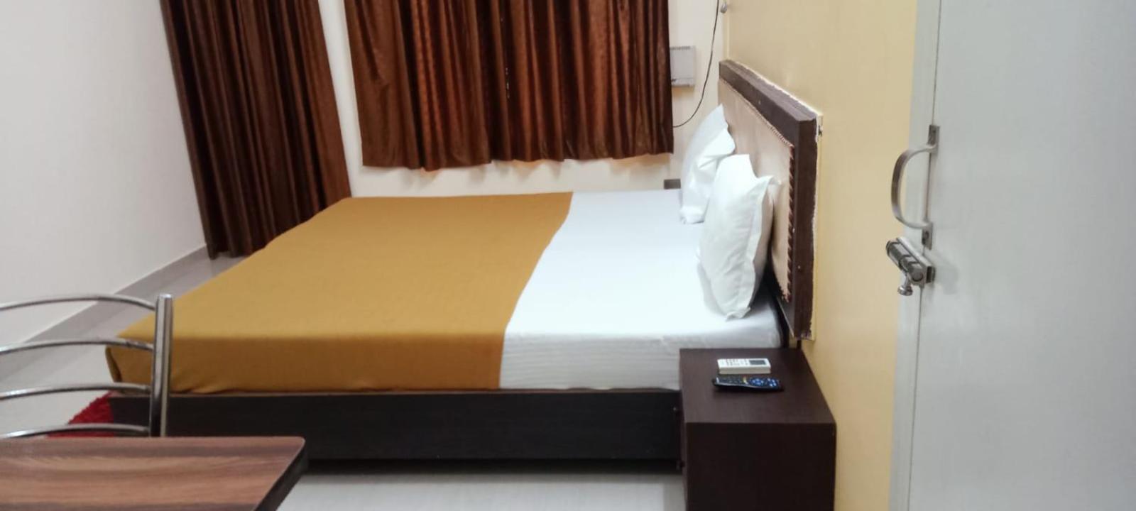 Varuna Palace-Fully Vaccinated Staff Varanasi Exterior photo