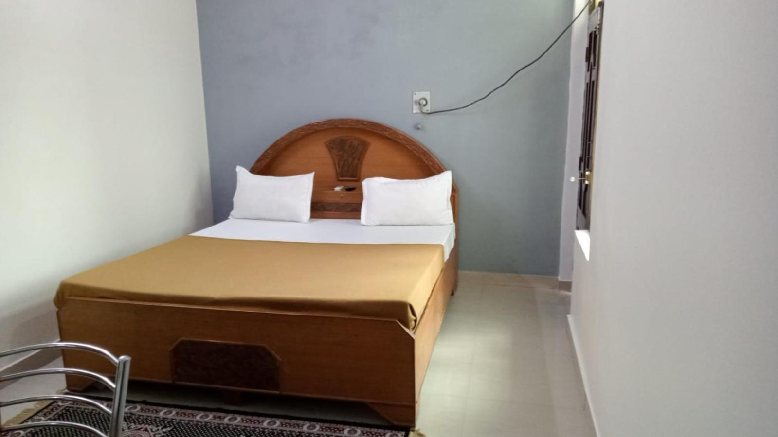 Varuna Palace-Fully Vaccinated Staff Varanasi Exterior photo