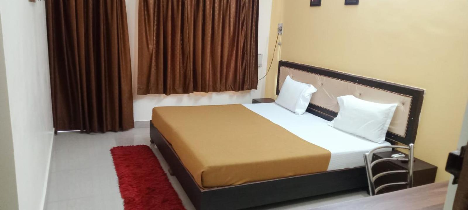 Varuna Palace-Fully Vaccinated Staff Varanasi Exterior photo
